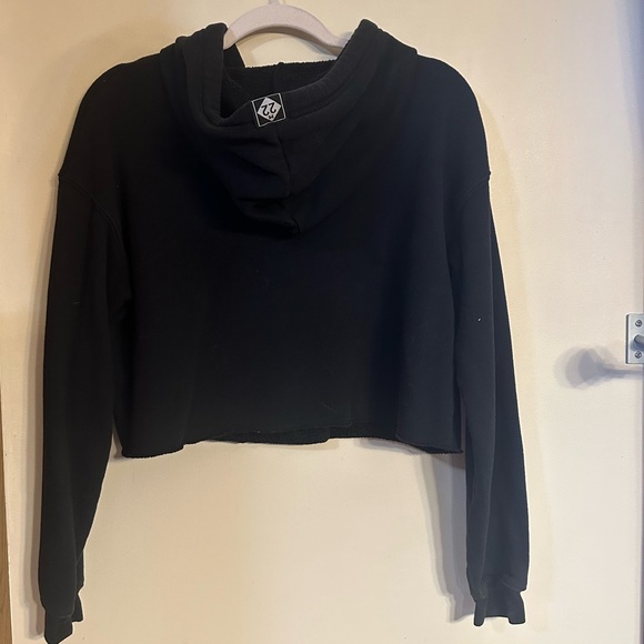 M22 Cropped Hoodie - Picture 3 of 3